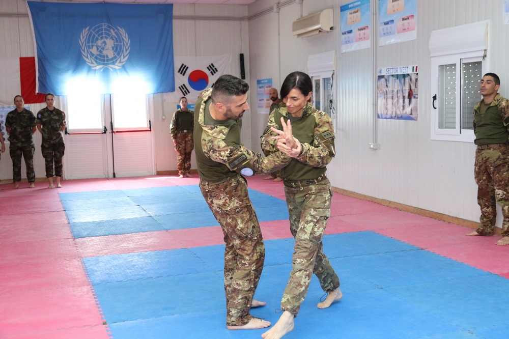 MILITARI DONNE IN LIBANO - CORSO DI DIFESA PERSONALE FEMMINILE PER